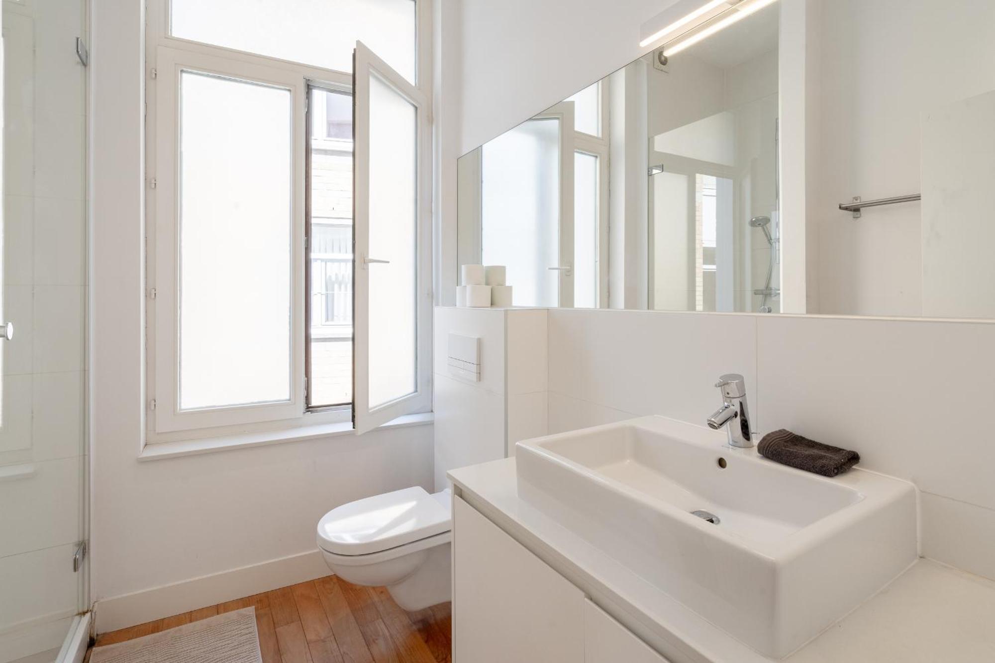 Light Modern Apartment In The Heart Of Antwerp Exterior photo